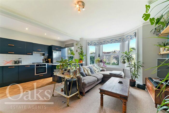 2 Bedroom Flat To Rent In Kempshott Road, London, SW16