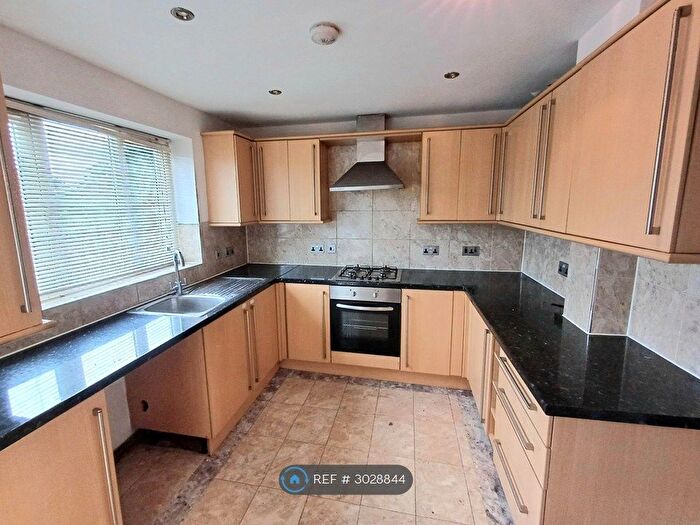 4 Bedroom Terraced House To Rent In Rothbury Avenue, Rainham, RM13