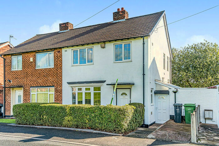 3 Bedroom Semi-Detached House To Rent In Blackthorne Road, Dudley, West Midlands, DY1