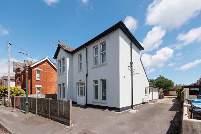 2 Bedroom Flat To Rent In Waterloo Road, Winton, Bournemouth, BH9