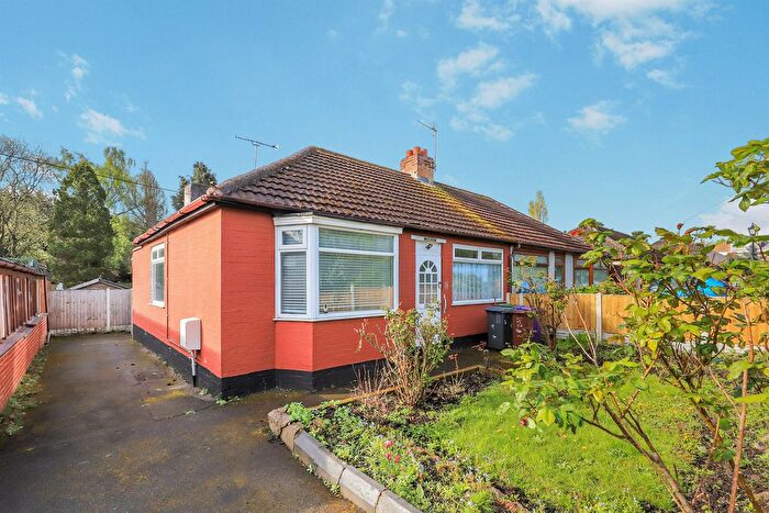 2 Bedroom Semi-Detached Bungalow For Sale In Dock Meadow Drive, Lanesfield, Wolverhampton, WV4