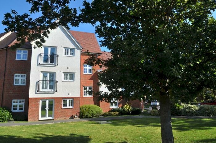 2 Bedroom Flat To Rent In Grangewood, St. Clements Road, Benfleet SS7