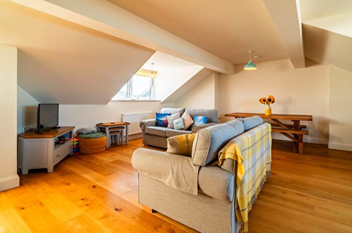 1 Bedroom Flat For Sale In Marine Parade, Tywyn, LL36
