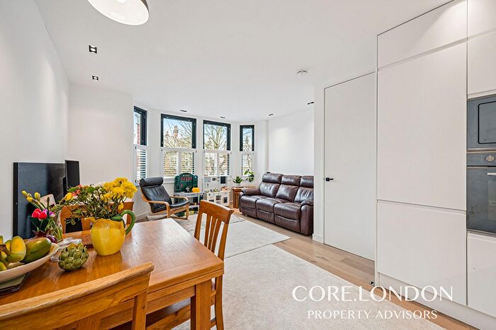 2 Bedroom Flat For Sale In Creffield Road, London, W5