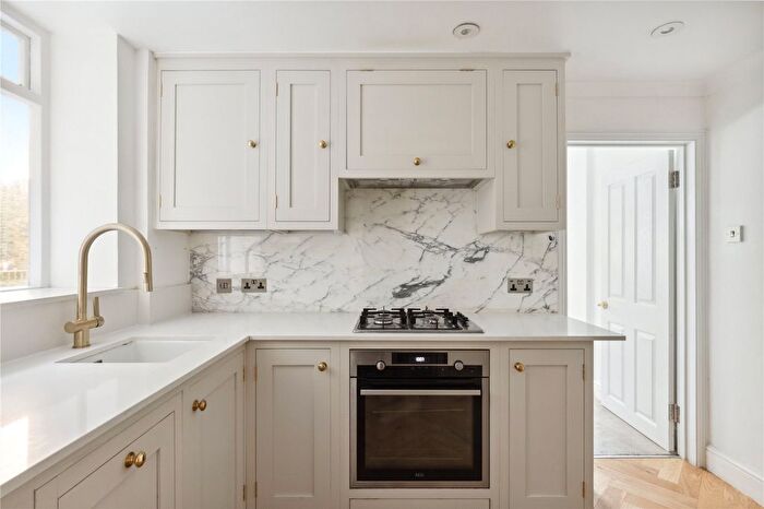 2 Bedroom Flat For Sale In Ladbroke Grove, London, W11