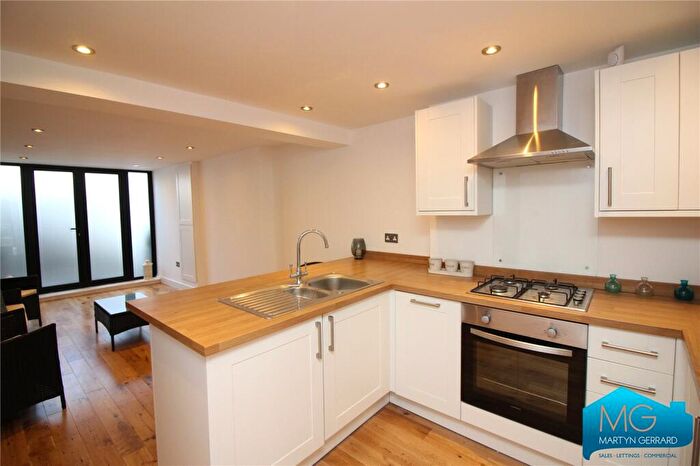 2 Bedroom Apartment To Rent In Queens Avenue, Finchley, London, N3