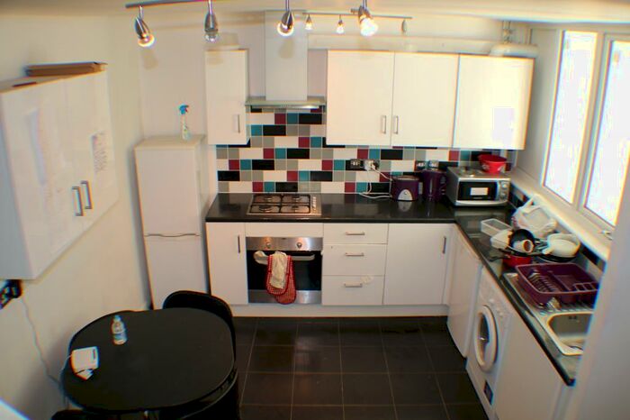 3 Bedroom Maisonette To Rent In Smythe Street, Poplar, London, E14