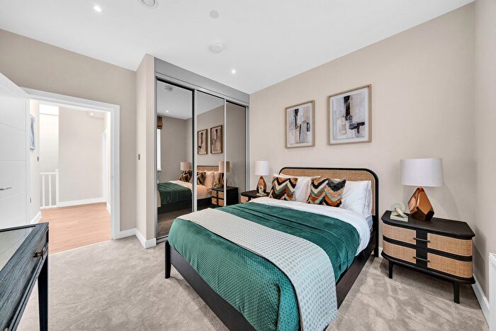 2 Bedroom Flat For Sale In Flat Tower Bridge Mews, Southwark, SE1