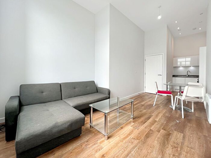 1 Bedroom Flat For Sale In Tate House, New York Road, Leeds, LS2