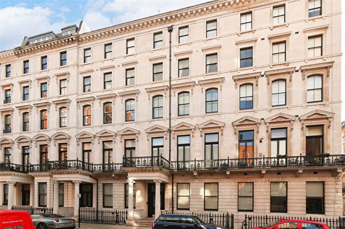 2 Bedroom Flat For Sale In Ennismore Gardens, London, SW7
