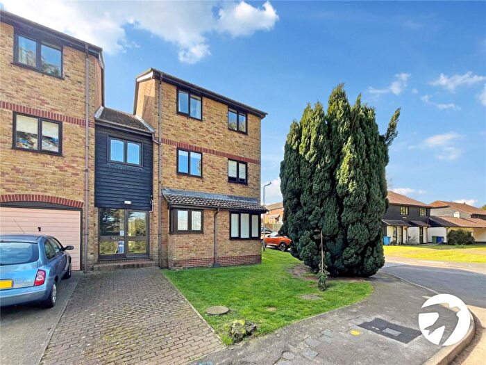 1 Bedroom Flat To Rent In Wickham Close, Newington, Sittingbourne, Kent, ME9