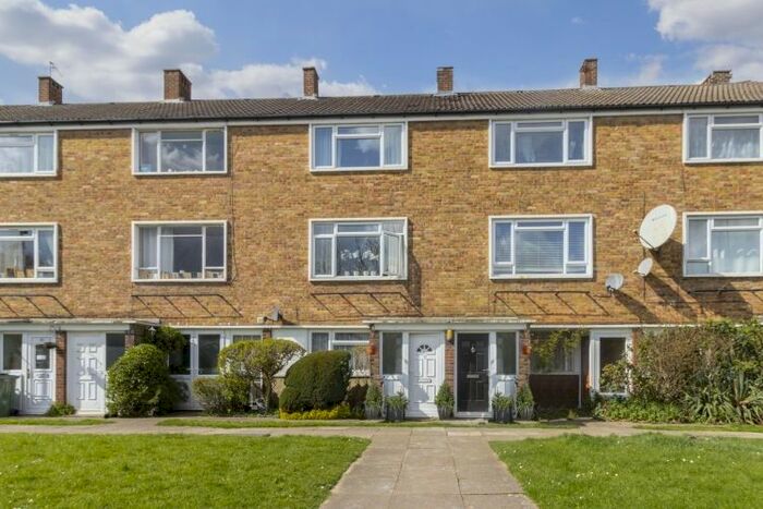 2 Bedroom Maisonette To Rent In Carston Close, London, SE12