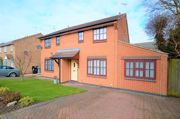 4 Bedroom Semi Detached House To Rent In Sunningdale, Grantham, NG31