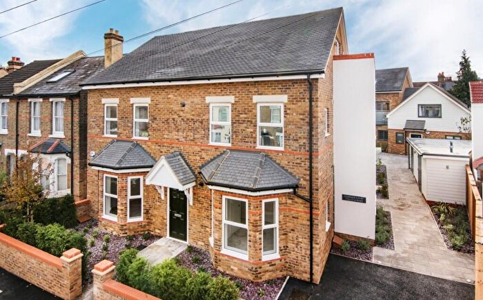 2 Bedroom Maisonette For Sale In Oval Road, Croydon, London, CR0