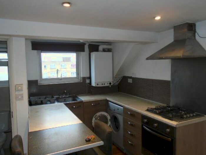 Studio To Rent In North Parade, North Road, Southall UB1