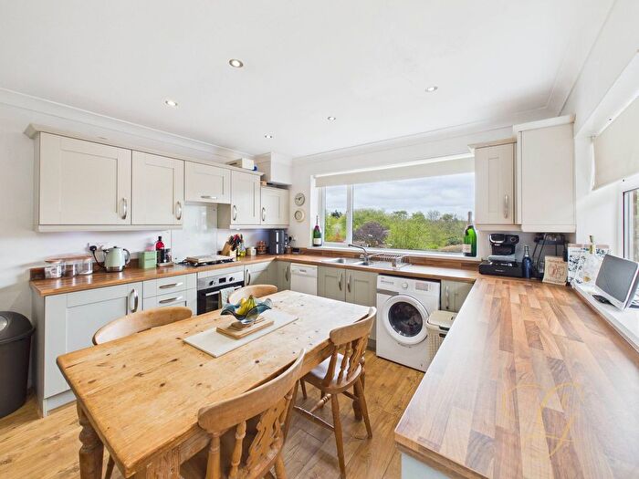 3 Bedroom Detached Bungalow For Sale In Woodside Avenue, Northampton, NN3