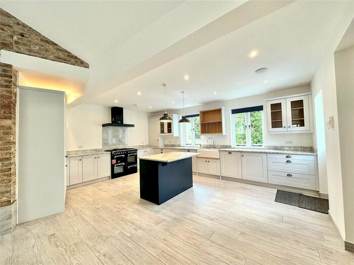 4 Bedroom Bungalow To Rent In Clamp Hill, Stanmore, HA7