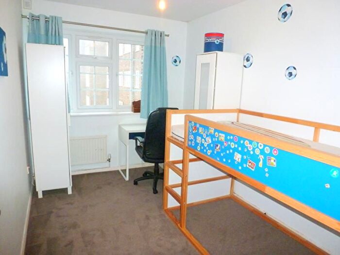 2 Bedroom Flat To Rent In Arborfield Close, Slough, Berkshire, SL1