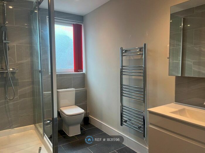 2 Bedroom Flat To Rent In Abbey House, Horsham, RH13