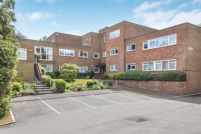 3 Bedroom Flat For Sale In Darnhills, Radlett, WD7