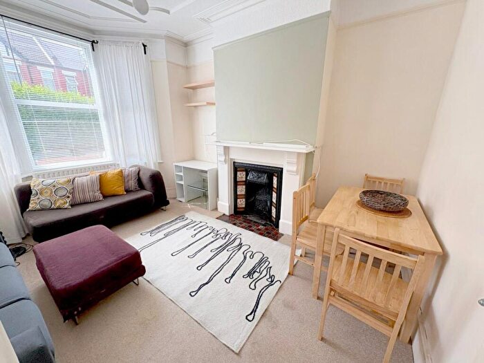 2 Bedroom Flat To Rent In Osborne Road, Willesden Green, NW2