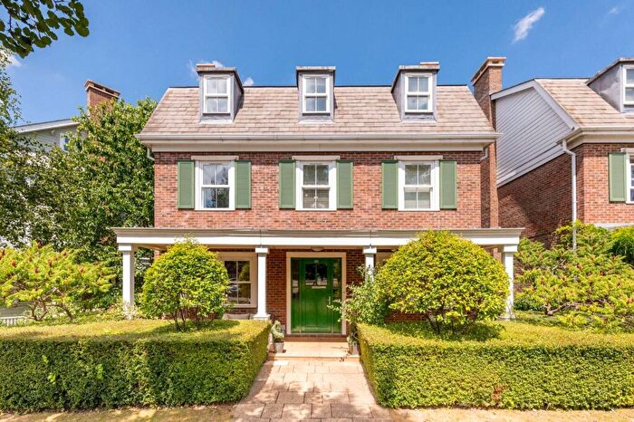 6 Bedroom Detached House For Sale In Lewiston Close, Worcester Park, KT4