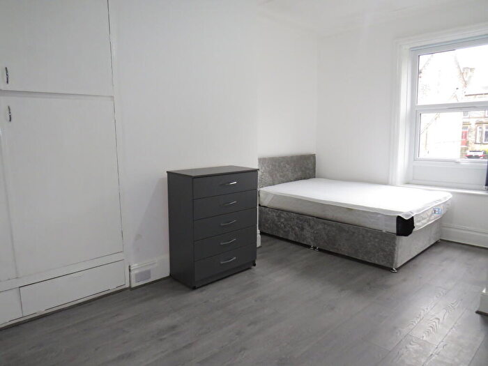 Studio To Rent In Skircoat Road, Halifax, HX1