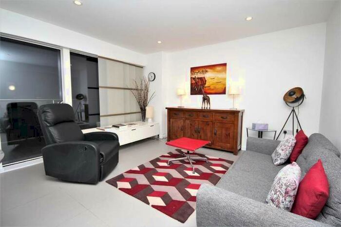 2 Bedroom Flat To Rent In Pear Tree Street, London, EC1V
