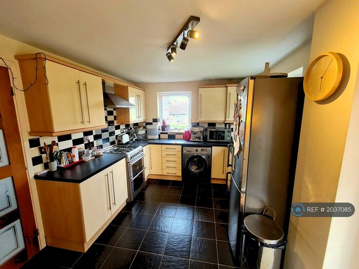 3 Bedroom Semi-Detached House To Rent In Hadfield Street, Sheffield, S6