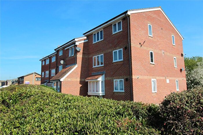1 Bedroom Flat For Sale In Lesney Gardens, Rochford, Essex, SS4