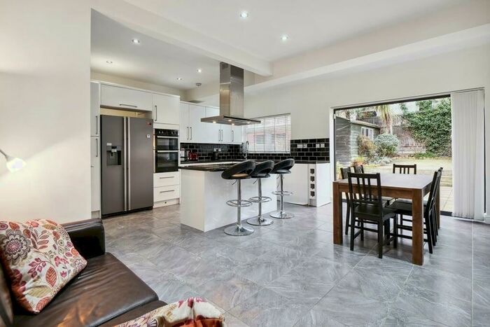 5 Bedroom Semi-Detached House To Rent In Gladstone Park Gardens, Neasden, London, NW2