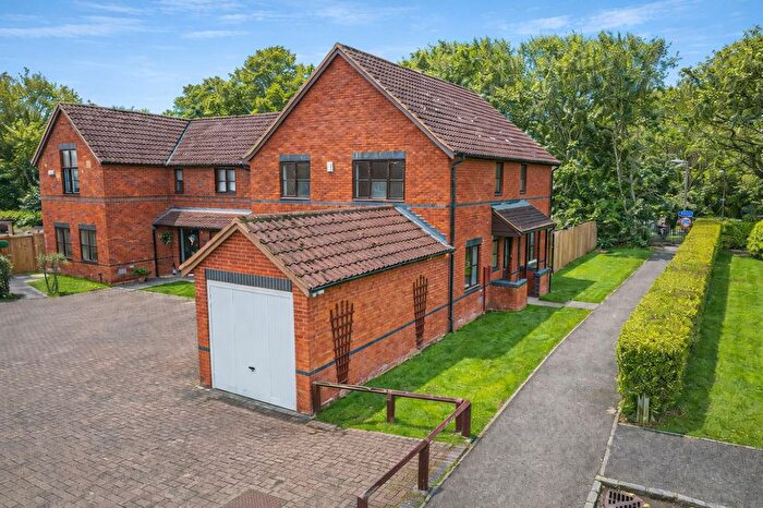 4 Bedroom Detached House To Rent In Bignell Croft, Loughton, MK5