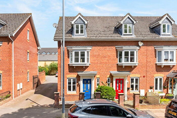 3 Bedroom End Of Terrace House For Sale In St.Peters Avenue, Kettering, NN16