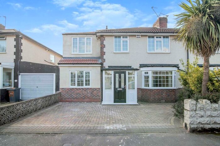 5 Bedroom House To Rent In Springfield Crescent, West Bromwich, B70