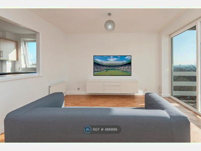 2 Bedroom Flat To Rent In Hillymead, London, SW19