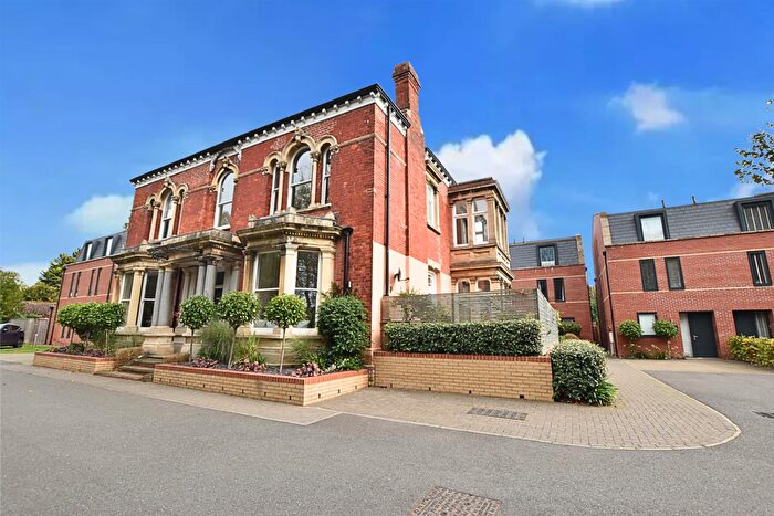 2 Bedroom Semi-Detached House For Sale In Welholme Avenue, Grimsby, DN32
