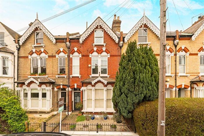 1 Bedroom Flat For Sale In Broomwood Road, Between The Commons, SW11