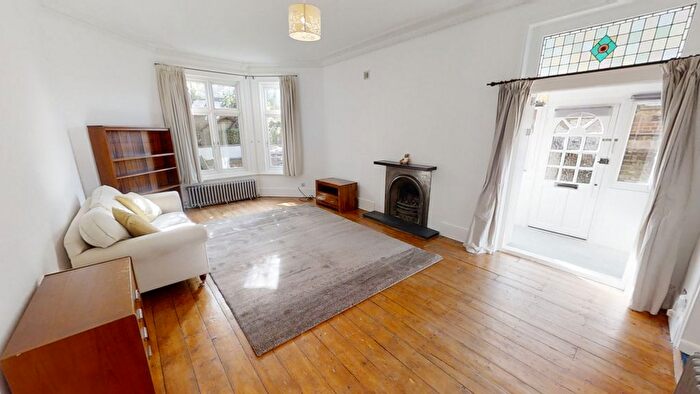 1 Bedroom Flat To Rent In Epsom Road, Holy Trinity, GU1