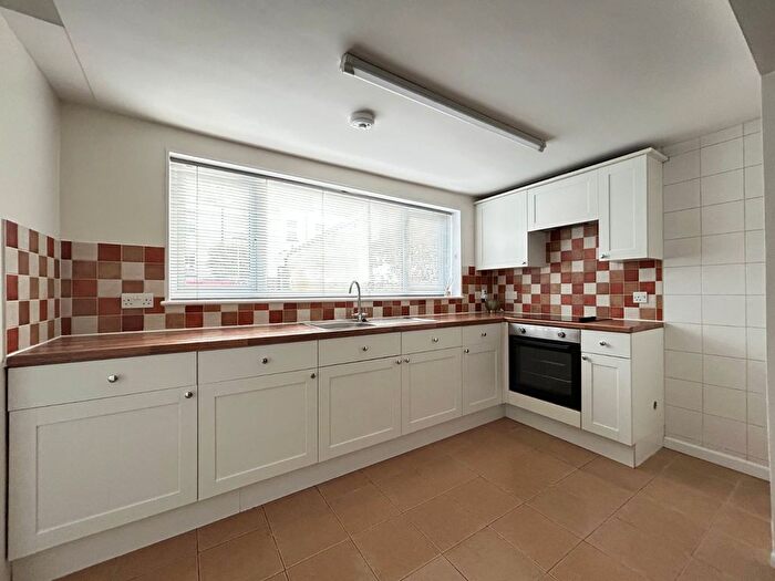 3 Bedroom Flat To Rent In Queen Street, Ramsgate, Kent, CT11