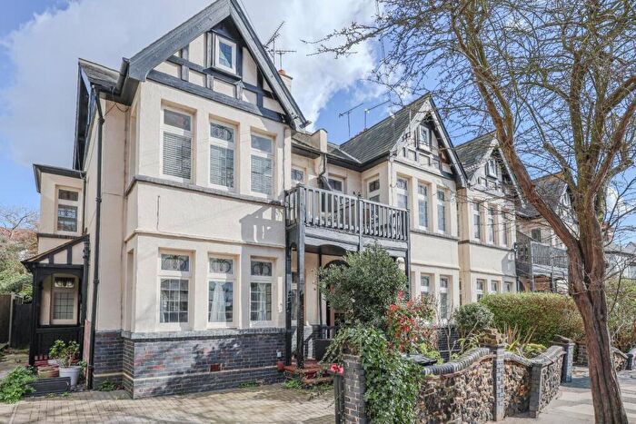 2 Bedroom Flat To Rent In Grand Drive, Leigh-On-Sea, SS9