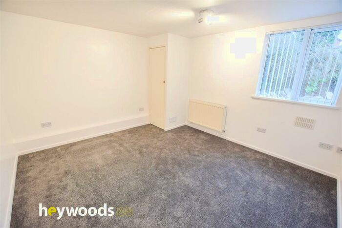 2 Bedroom Flat To Rent In Cambridge Court, Clayton, Newcastle-under-Lyme, ST5