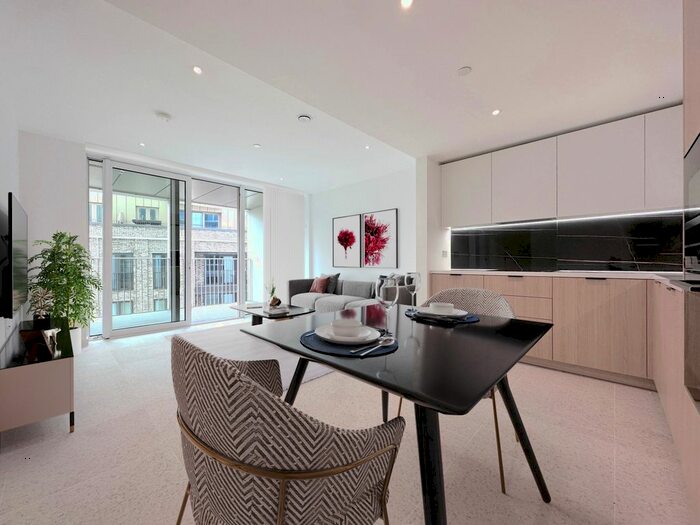 2 Bedroom Flat To Rent In Bouchon Point, Silk District, London, E1