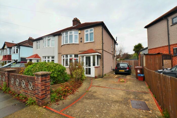 3 Bedroom Semi-Detached House To Rent In Chestnut Grove, Isleworth TW7
