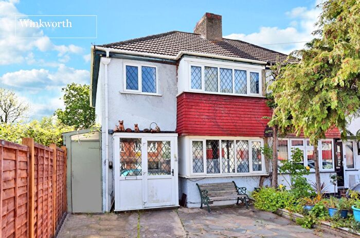 3 Bedroom End Of Terrace House For Sale In Willow Walk, Sutton, SM3