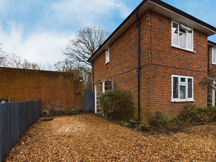 2 Bedroom Maisonette For Sale In Old Road, Cobham, KT11