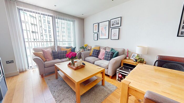 1 Bedroom Flat For Sale In Bute Terrace, Cardiff, CF10