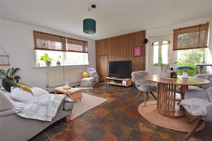 3 Bedroom Maisonette For Sale In Argie Avenue, Leeds, LS4