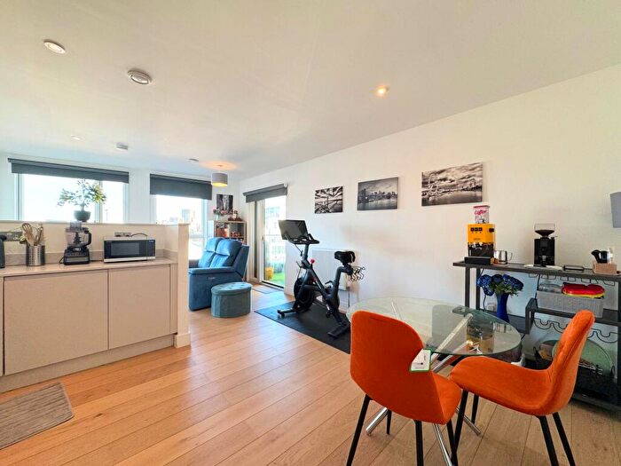 1 Bedroom Flat For Sale In Edgware Road, London, NW9