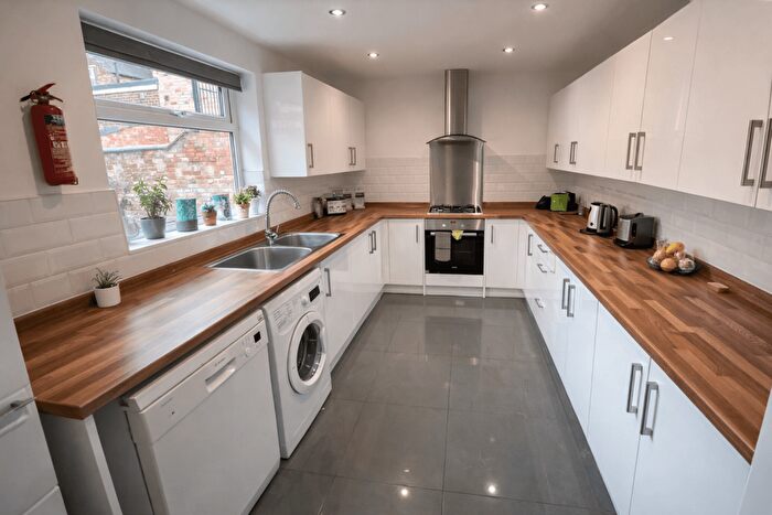 6 Bedroom Terraced House To Rent In Balfour Road, Lenton, Nottingham, NG7