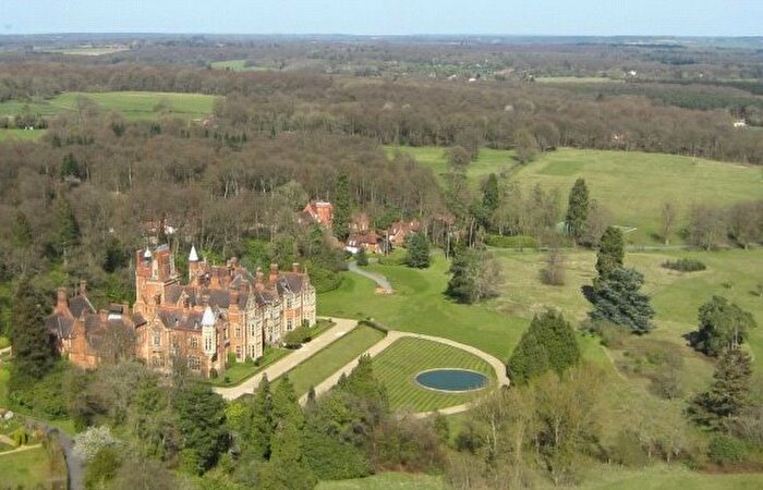 3 Bedroom Apartment For Sale In Wyfold Court, Kingwood, Oxfordshire, RG9